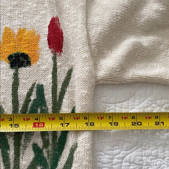 Vintage button front cardigan with painted floral design by Victoria - Picture 7 of 10